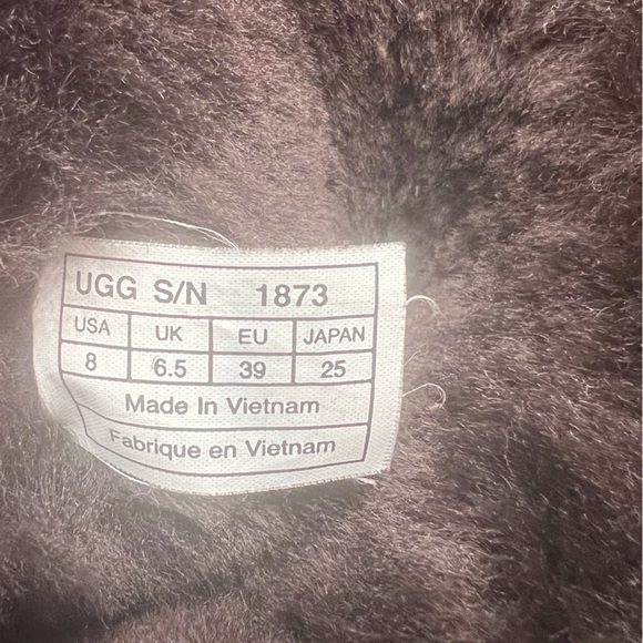 Tall UGG button boots size 8 with cleaning kit - Picture 11 of 14